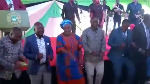 Cleophas Malala, Fernandez Barasa and Governor Oparanya share a podium... brought to you by Rhumba. смотреть онлайн