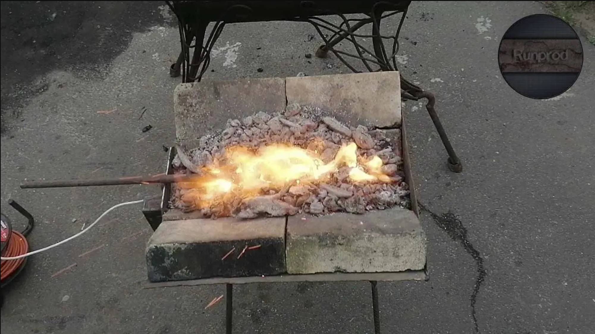 Простой кузнечный горн из остатков металла смотреть онлайн