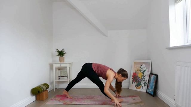 25-минутный комплекс йоги для пробуждения тела смотреть онлайн