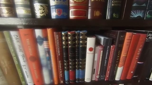 Bookshelf Tour || Un nuevo hogar - EstoNoEsUnSpoiler смотреть онлайн