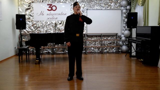 М.Бернес "Журавли" исполняет Костарев Арсений смотреть онлайн