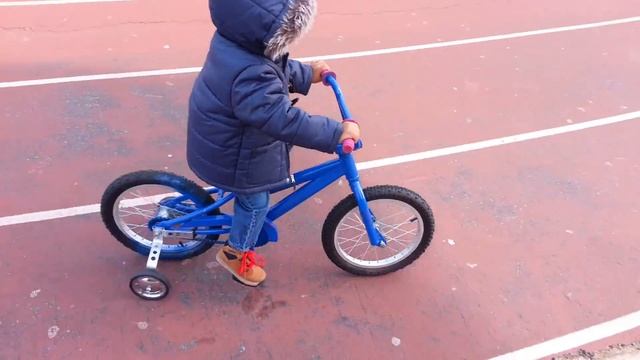 Gerard Petty 2 - Riding His Bike 3 Years and 2 Months смотреть онлайн