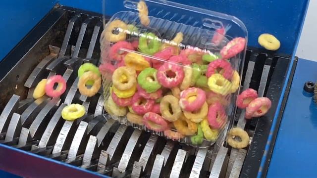 Shredding World's Largest Gummy Worm! смотреть онлайн