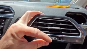 Снятие дефлектора воздуховода и декоративной накладки приборной панели Тигуан 2