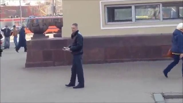 Раздача наличных МАВРО-евро часть 2 и Мавро обед смотреть онлайн