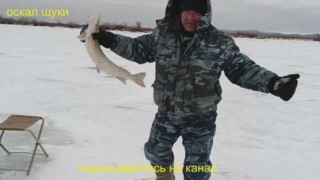 Рыбалка по первому льду на щуку раттлином. смотреть онлайн