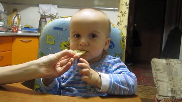 Michael eats lemon / Михаил ест лимон смотреть онлайн