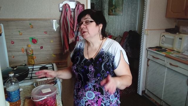 Живём в деревне: Приготовила салатики. Обед по деревенски, вкусно и просто смотреть онлайн