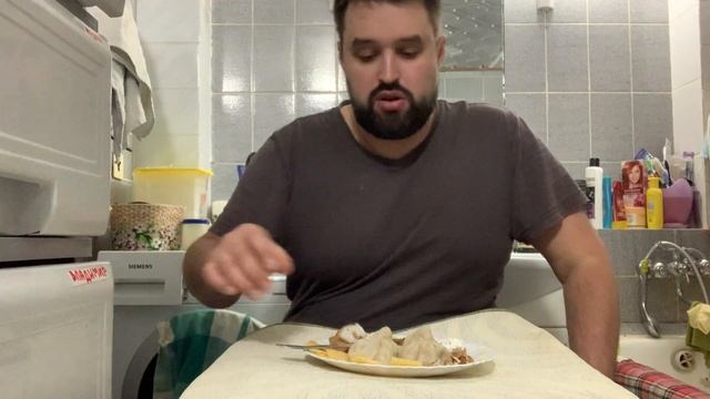 ХИНКАЛИСЫ САЛО ОРЕХИ Как встретилса с друзьям и решаю на счёт отпуска MUKBANG МУКБАНГ смотреть онлайн