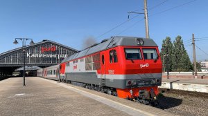 Фирменный поезд «Янтарь». Поезд №425 из Челябинска. РА2 и «Ласточки» в жаркий, осенний день