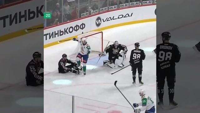 ГОЛ! ЛИВО РЕАЛИЗУЕТ БОЛЬШИНСТВО 🔝 Идеальный кистевой бросок! #salavat #хоккей #khl #кхл #уфа смотреть онлайн