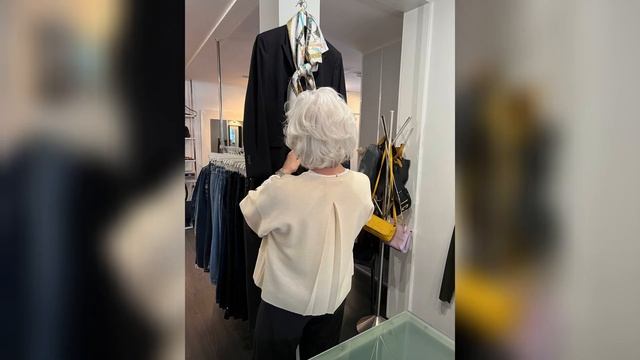 Kerstshoppen bij SCAMBIO APELDOORN, de exclusieve tweedehands damesmodewinkel van Apeldoorn e.o. смотреть онлайн