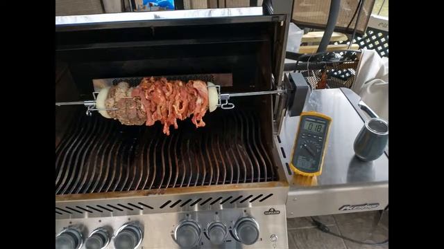 Napoleon Prestige 500 RSIB Grilling Compilation смотреть онлайн
