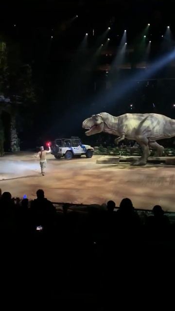 T-Rex Scene at Jurassic World Live Tour смотреть онлайн