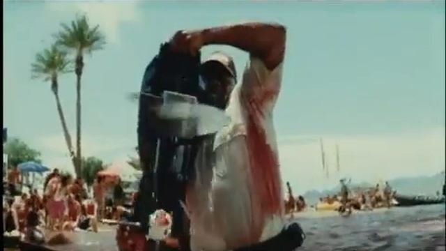 Video L'extrait insoutenable de Piranha ! смотреть онлайн