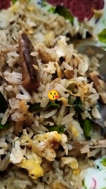ข้าวผัดปลากระป๋อง หยองแหยง มากินกันค่ะ смотреть онлайн