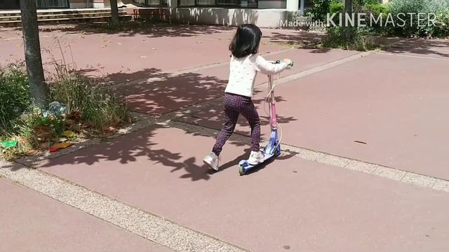 🛴How to balance/ride kids Scooter for beginners🛴Teach your kids to ride folding 2 wheel scooter😲😎💖😎 смотреть онлайн