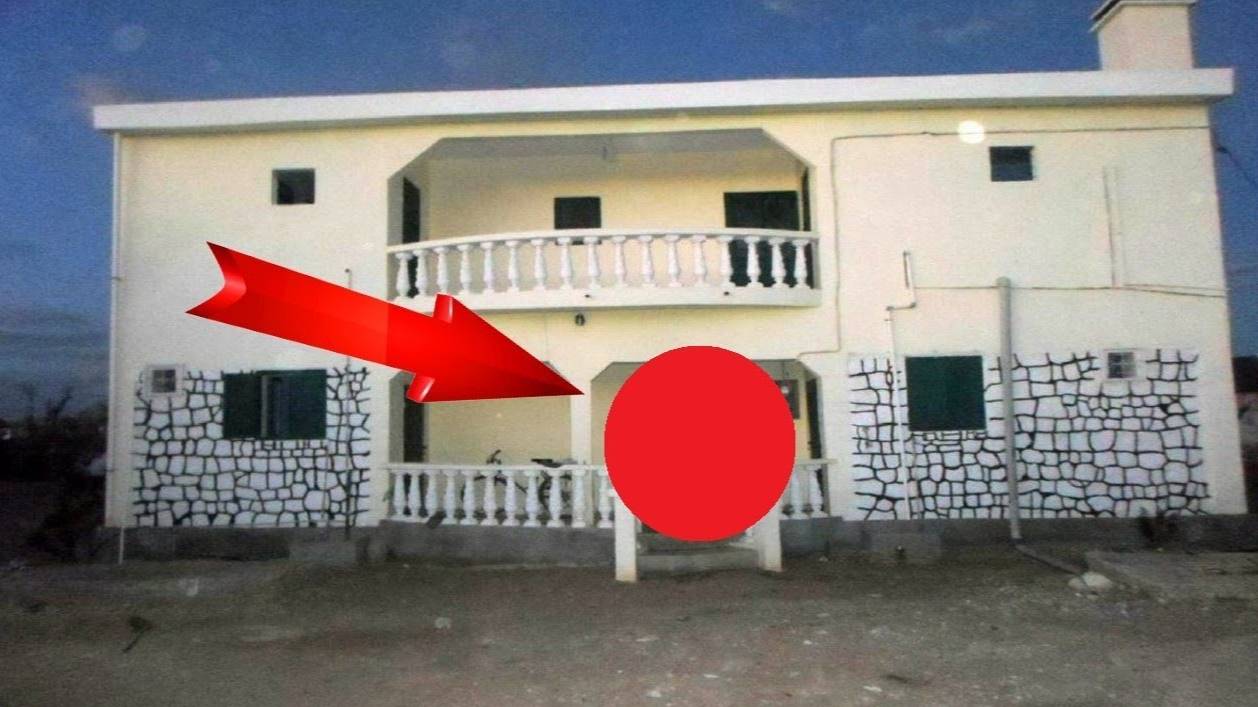 Зловоние от этого дома исходило на всю округу, люди были Ш О К И Р О В А Н Н Ы зайдя туда