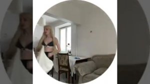 Танцует рядом с полицейским | Юля Финес