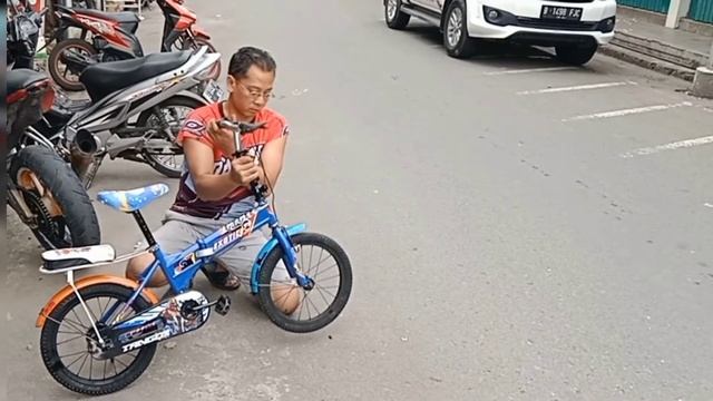 Sepeda lipat ukuran 16,kondisi bekas seperti baru cuman 425 rb смотреть онлайн