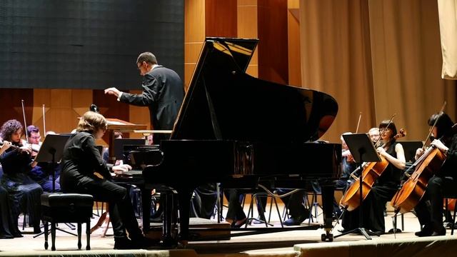 Колбасов Павел- Сен-Санс. Концерт для фортепиано с оркестром № 2, соль минор, Op.22 часть 3 . смотреть онлайн