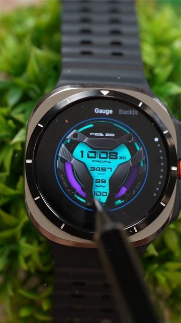 Футуристический дизайн циферблата в кибер-цифровом стиле. смотреть онлайн