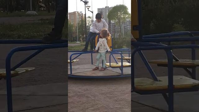 Девочка ударила ребенка ! смотреть онлайн