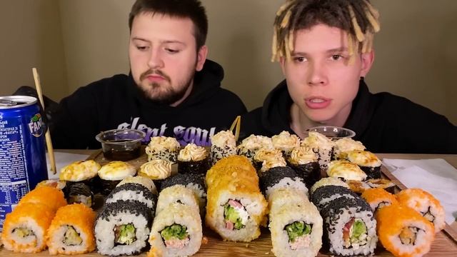 🍿 МУКБАНГ РОЛЛЫ 🍣 // Отношения...💔