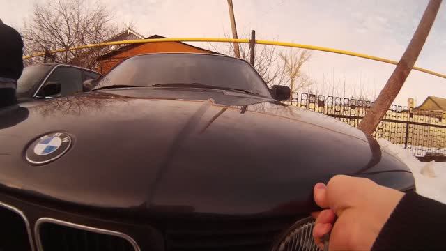 Как открыть машину если сел аккумулятор Как открыть капот закрытого автомобиля для зарядки bmw e34 смотреть онлайн