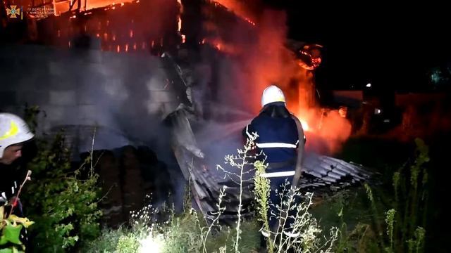 Рятувальники ліквідували пожежу, яка виникла внаслідок ворожих обстрілів смотреть онлайн