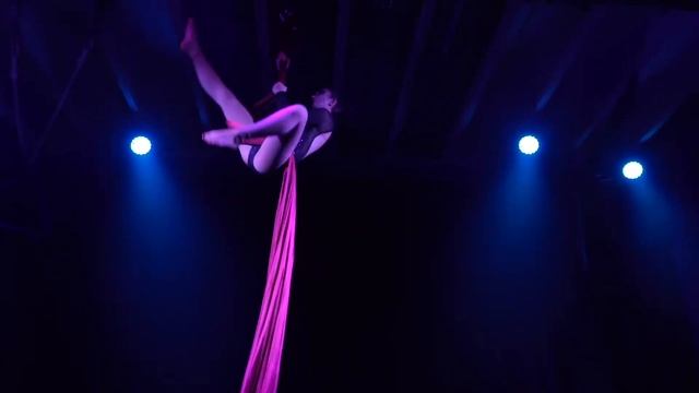 Seda on Aerial Fabric. "Seven Devils" смотреть онлайн