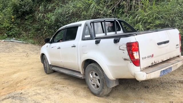 6秒教你越野！性價比之王日產途樂輕鬆登頂，JEEP牧馬人靠著絞盤越過巨石！#JEEP #牧馬人 #途樂 #越野 #bmw смотреть онлайн