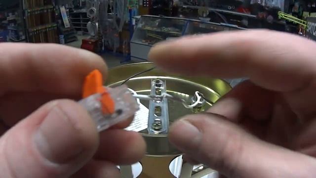 Как подключить люстру на 2 лампочки к двойному выключателю. смотреть онлайн