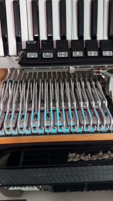 Аккордеон Weltmeister consona 7/8 смотреть онлайн