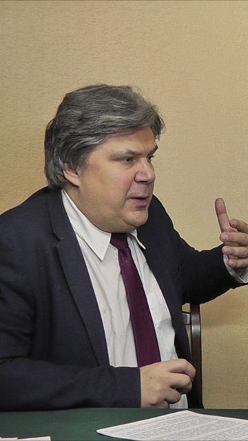 Человек ощущает, что выступая против позиции такого вождя он поступает несправедливо, неправильно. смотреть онлайн