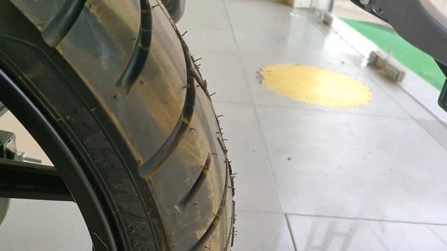 King 👑 2024 Tvs Apache RTR 180 2V OBD-2 On Road Price Review in hindi Mileage Top Speed Pearl Whit смотреть онлайн