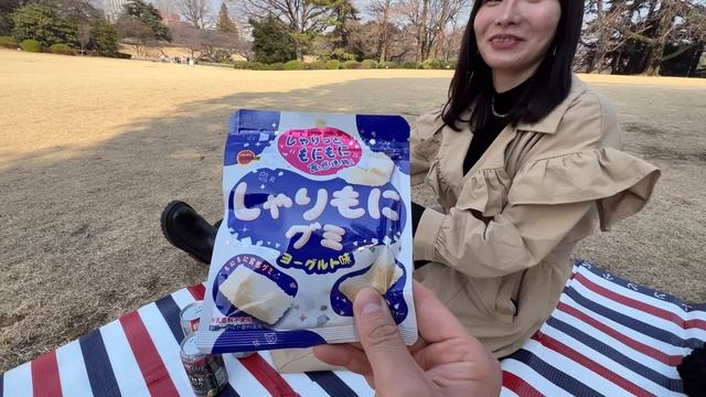 공원데이트 왔는데 팬티가 보이네..일부러 보여주나? 그래서.. (니아 / NIA / 이토 메루 / Meru Ito / 伊東める) Shinjuku Gyoen パンツデート