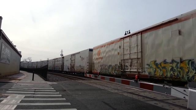 CSX train meet! Railroad crossing on Whitlock avenue in Marietta, Georgia 4 смотреть онлайн