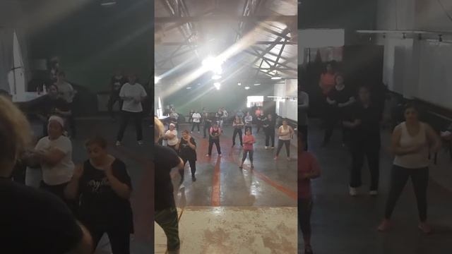 QUE TIRE PA ' LANTE @DADDYYANKEE #qtp #ZUMBA #COREOGRAFIA MIA 🤘🏻ALEJANDRA SOLEDAD MARIA смотреть онлайн