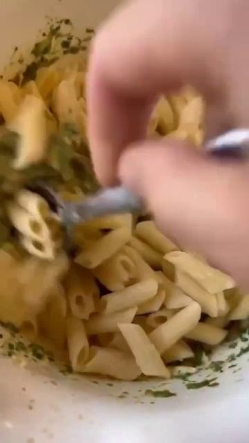 Макаронная запеканка со шпинатом, индейкой и сыром 🔥 смотреть онлайн