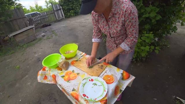 Приготовила сытный завтрак, на костре. Жизнь в деревне смотреть онлайн