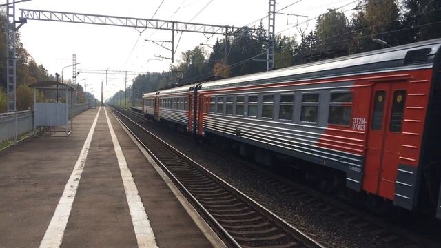 Электропоезд ЭТ2-М 108 пролетает мимо платформы Радищево! смотреть онлайн