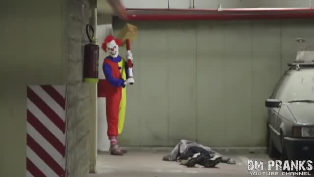 Killer Clown Scare Prank смотреть онлайн