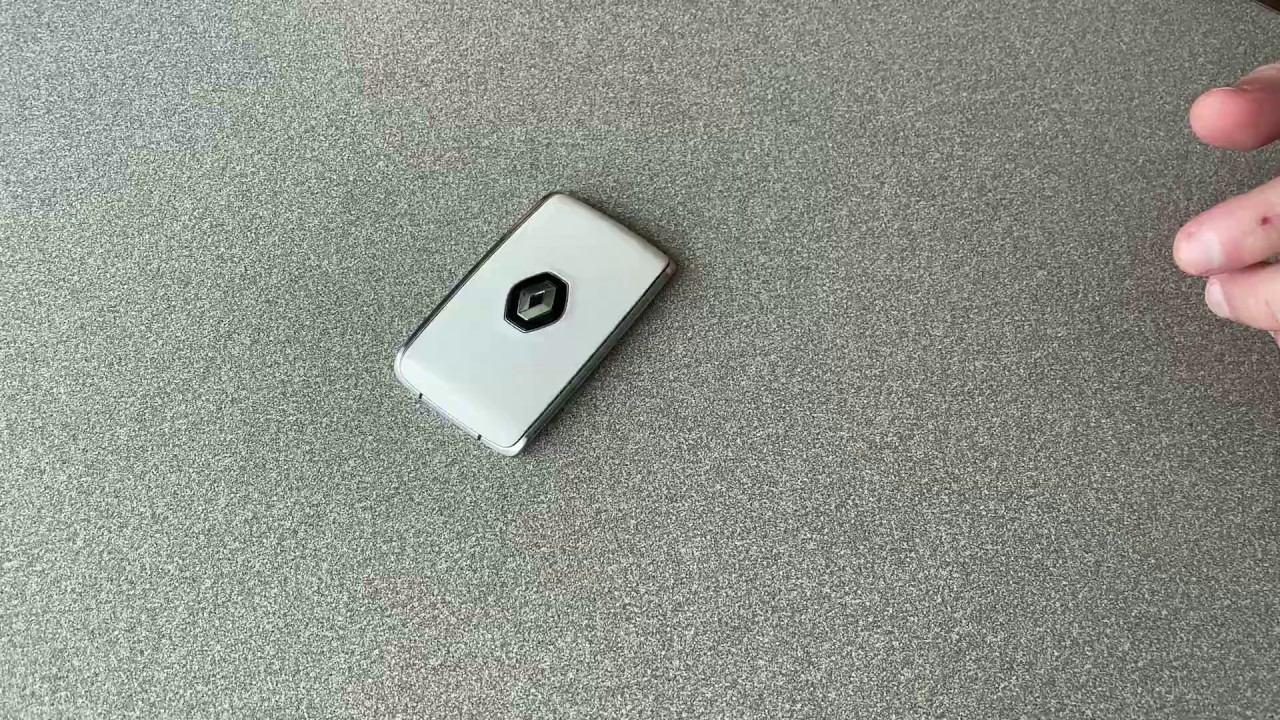 Замена батарейки на ключе от автомобиля Рено Аркана (Renault Arkana)