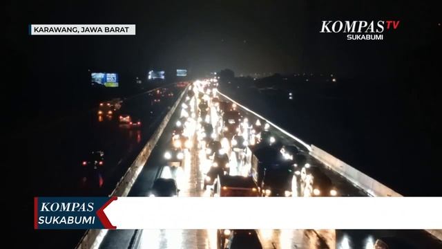 Tol Cikampek Macet, Kendaraan Tersendat Di KM 48 смотреть онлайн