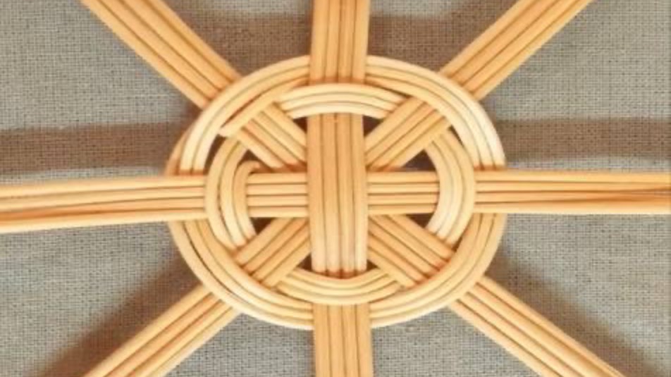 Плетём из ротанга. Вариант начала плетения смотреть онлайн