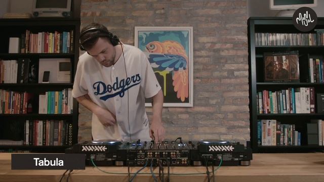 COUCHSURFING #24 w/ TABULA (Šibenik, HR) - UK GARAGE, BREAKS, ELECTRO, TRANCE смотреть онлайн