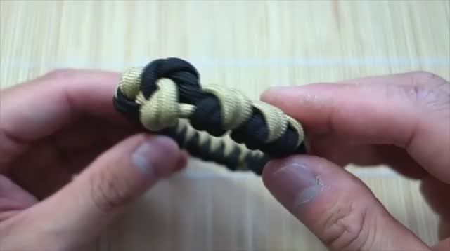 Furiosa_s Weave Mad Max Style Paracord Bracelet Tutorial(360P)