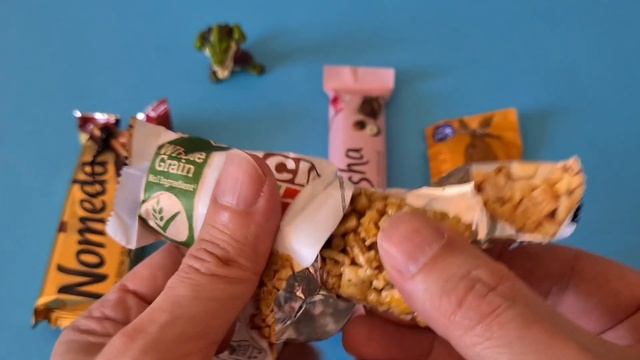 Satisfying video candy ASMR. How to unpack Nomeda, CiniMinis, Geisha, Fazer Moomin. смотреть онлайн