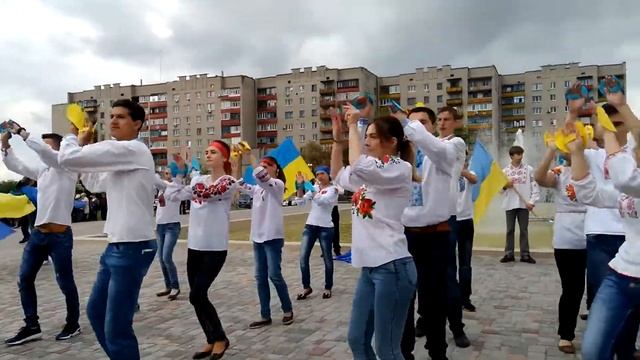 Наш флешмоб на параді вишиванок. Попаснянська ЗОШ № 24 смотреть онлайн